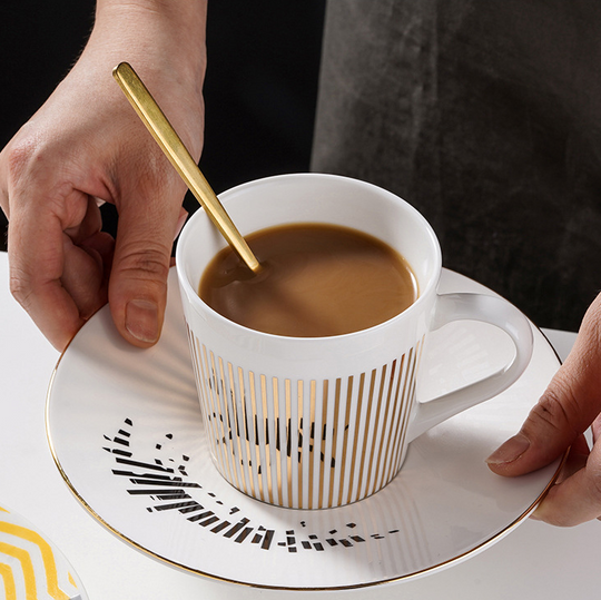 Creatieve Koffiemok met Bewegende Reflectie en Luxe Gouden Lijnen 1