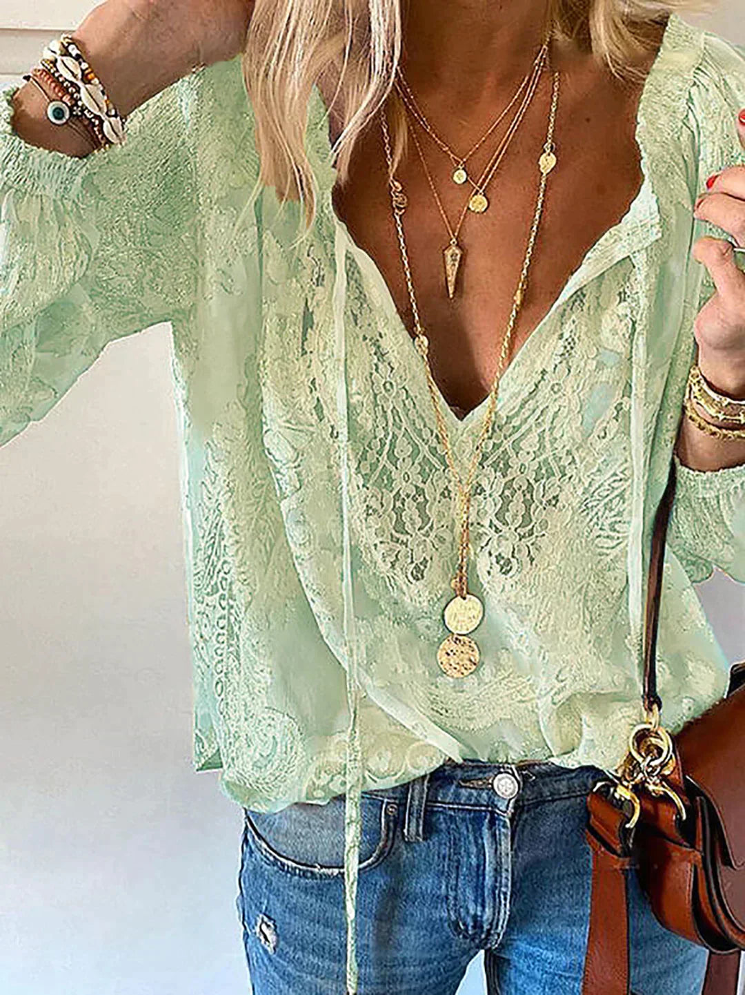 Damesblouse met Kanten Details en Uniek Design 3