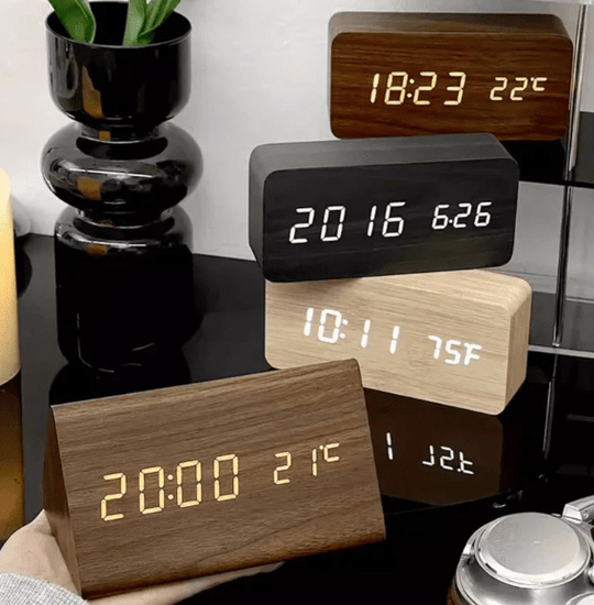 Houten Wandklok Spraakgestuurd Minimalistisch Design voor Slaapkamer en Woonkamer 3