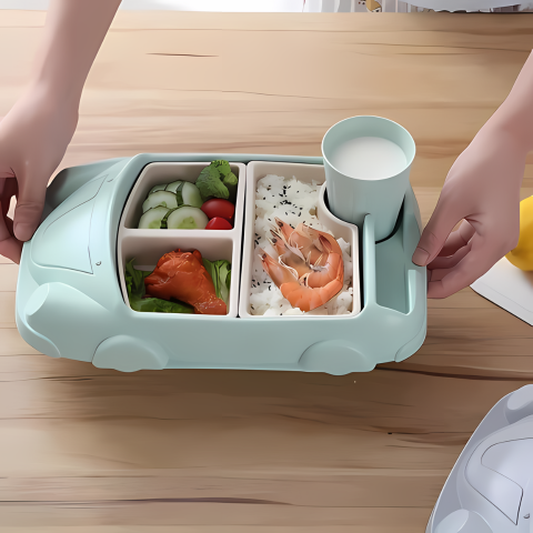Kinderservies Raceauto Ontwerp Met Aparte Compartimenten Voor Gezonde Maaltijden 1