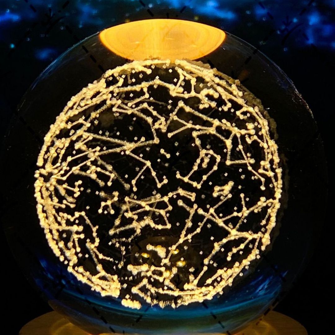Lichtgevende Maan Kristallen Bol met Houten Basis 49