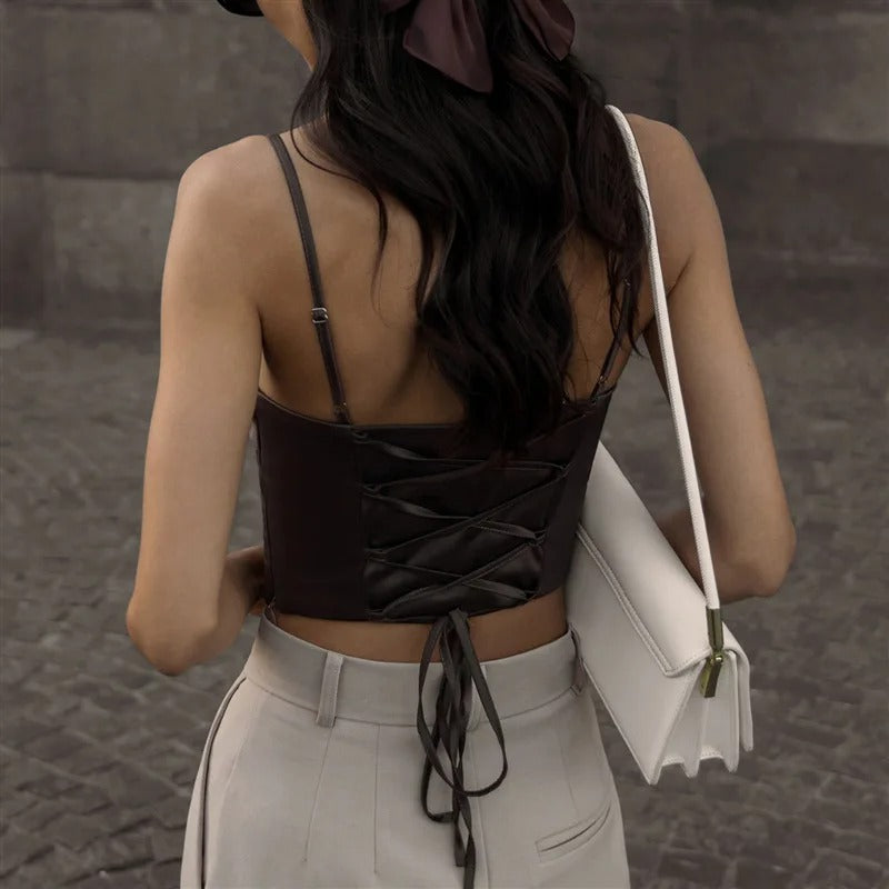 Dames crop top met vetersluiting en open rug