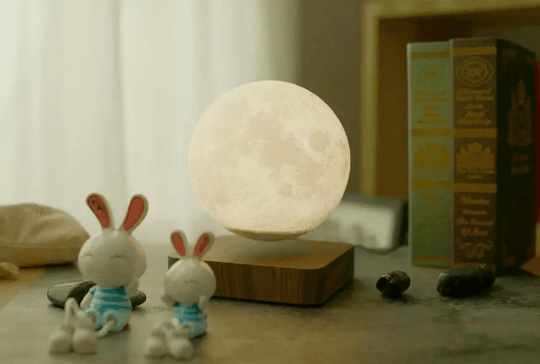 Drijvende maan nachtlamp
